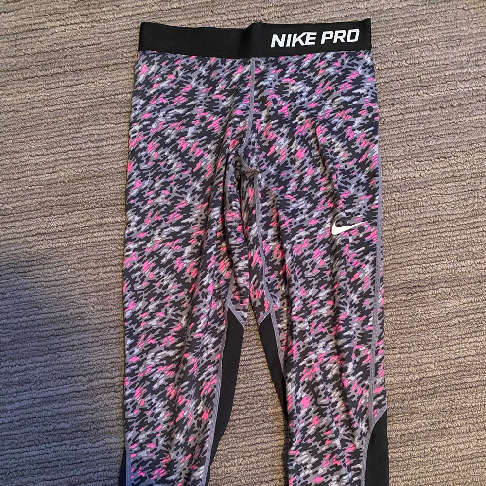 Nike Pro Cropped leggings. Size: kids large